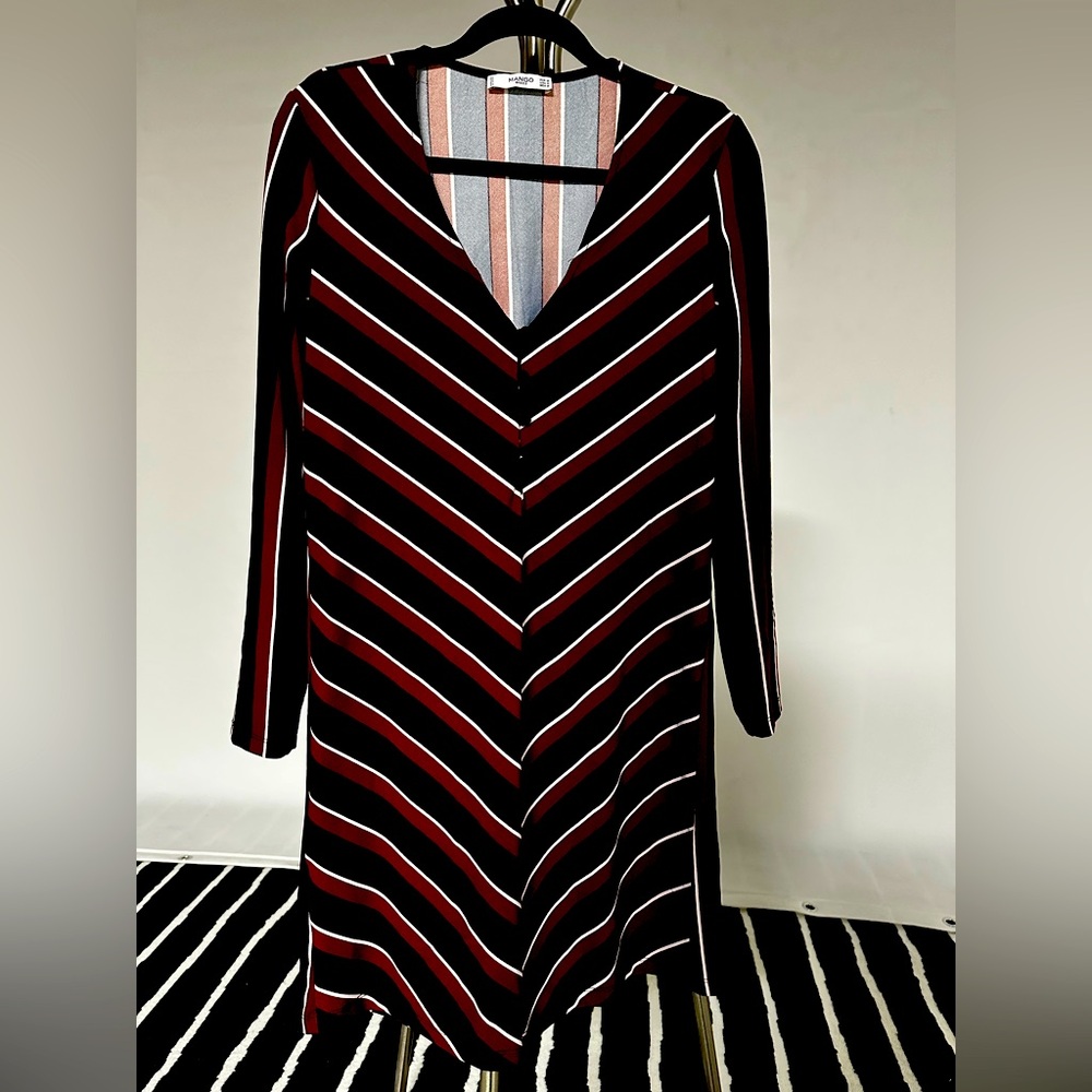 Mango day dress. US Size 6 color black and maroon.
